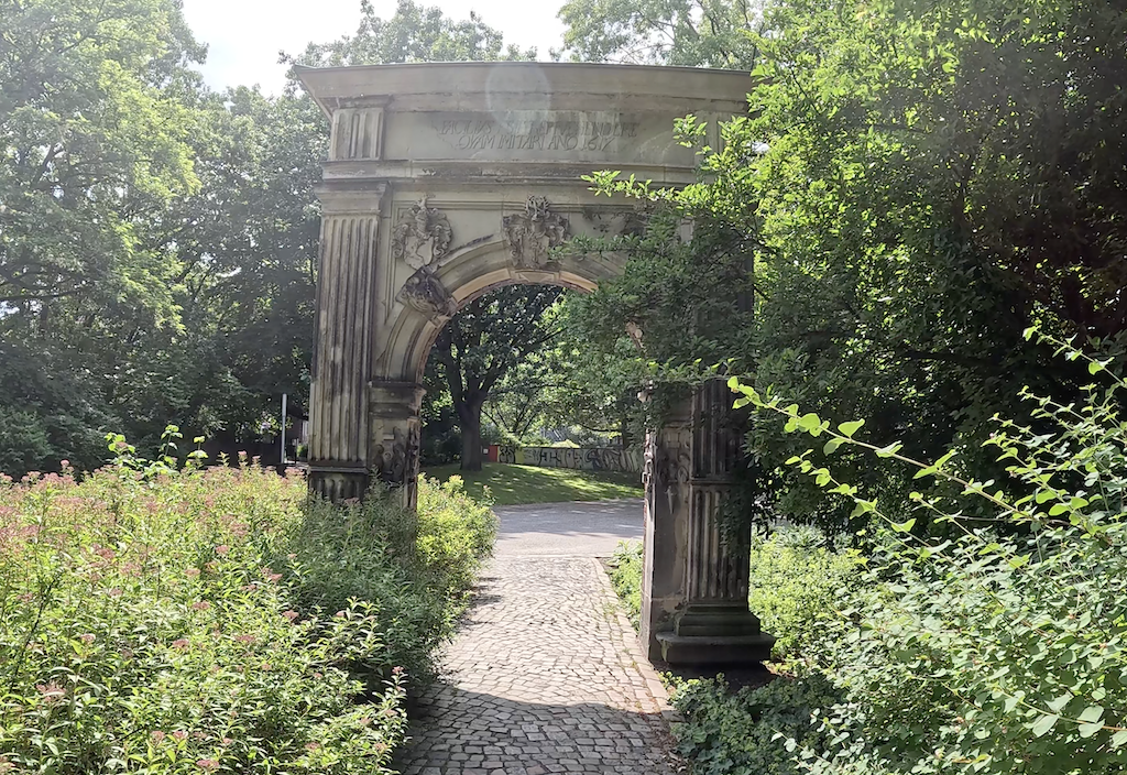 Historischer Torbogen - große Wallanlagen