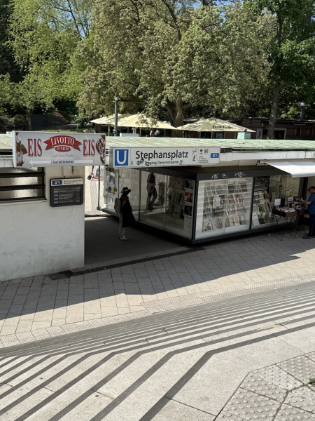 U-Bahn Stephansplatz - Planten un Blomen